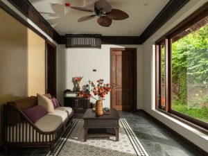 Luxury_family_villa_garden_7r301105