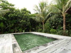 Luxury_family_villa_garden_7r301154