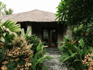 Luxury_family_villa_garden_7r301214